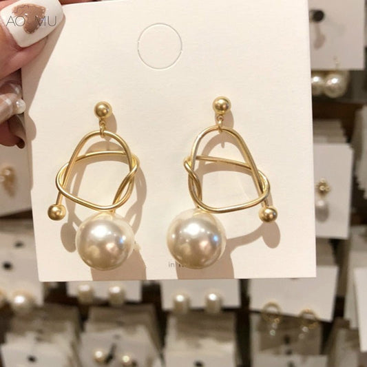 Chic Metal Winding Pearl Earrings | TrendyAffordables - TrendyAffordables - 0